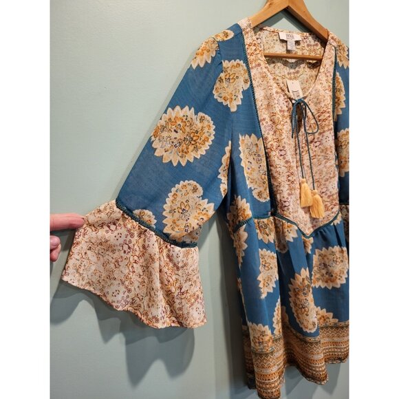 New Semi Sheer 3/4 Bell Sleeve Tassel Tie Neck Relaxed Fit Boho Top Sz 1X - Picture 4 of 7